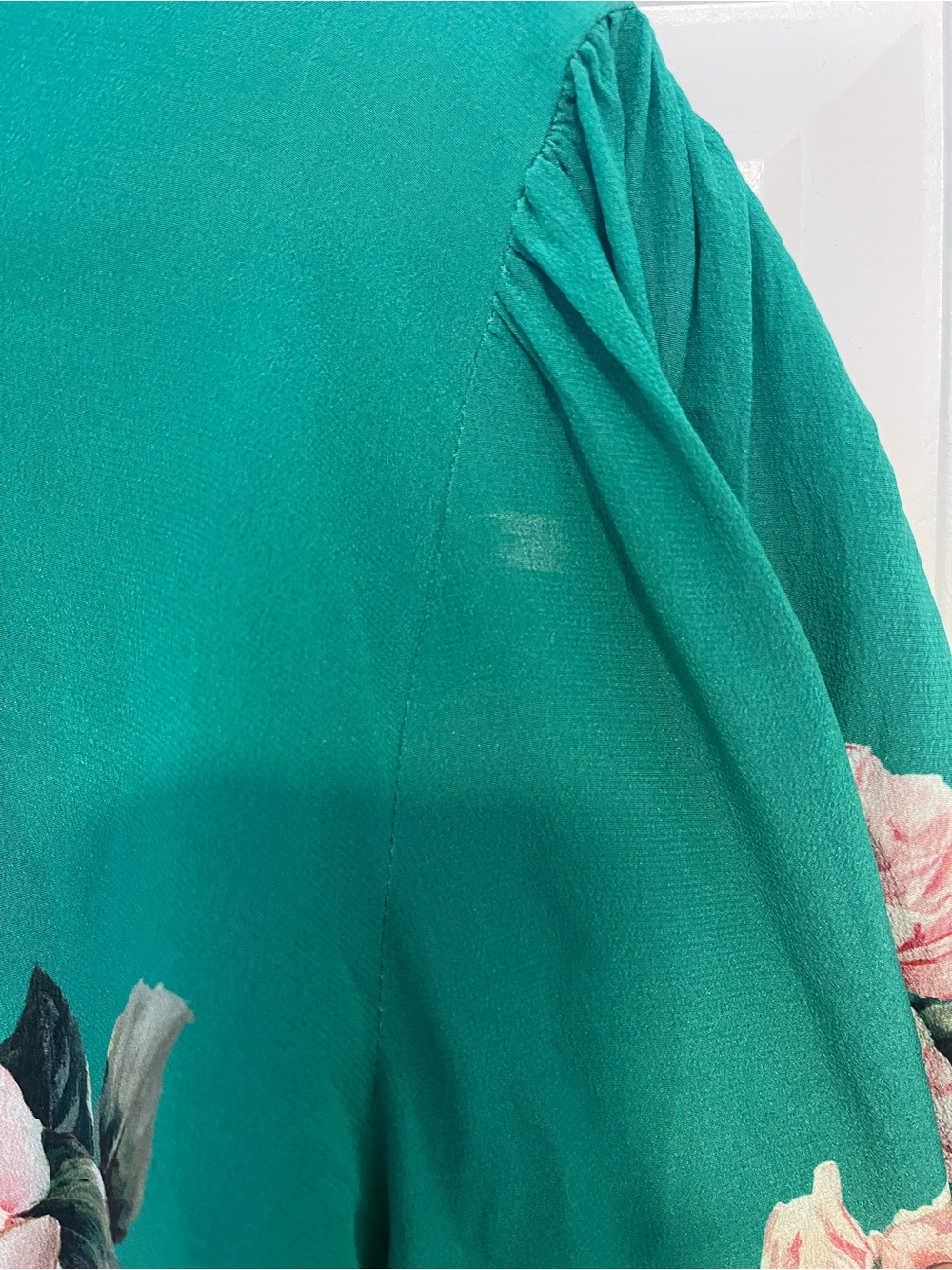 Rare & Iconic Dolce & Gabbana Green Silk "Bengal Cat & Peonies" Blouse - Picture 8 of 10